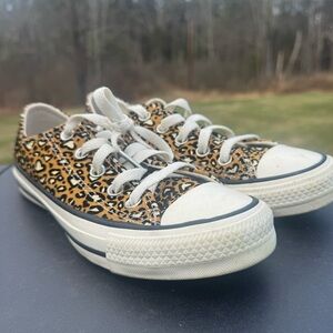 Converse chuck taylor all star low Leopard heart Sneakers size 6